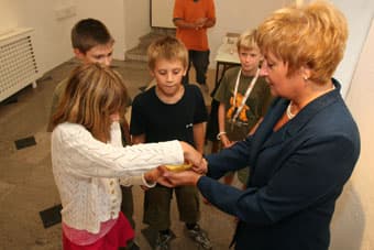Intervencije ob kipih v Mestni hiši